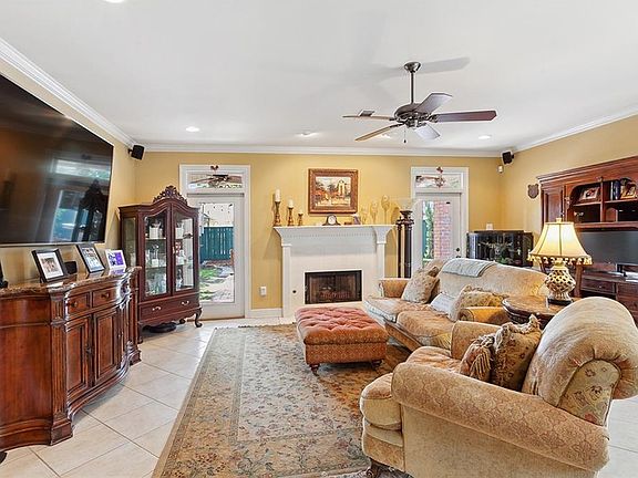 4th image of 417 Labarre Dr