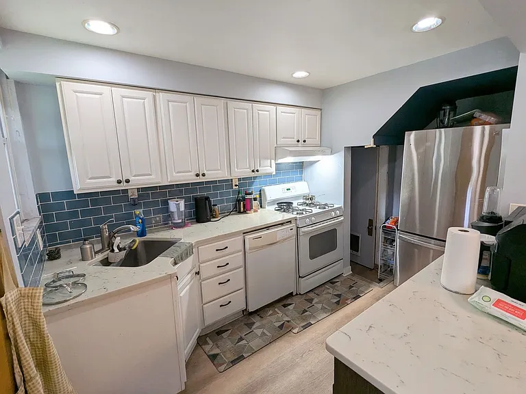 6330 Crombie St — Photo 5