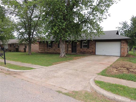 3rd image of 436 Crooked Oak Dr