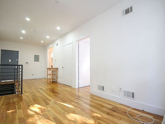 4th image of 194 Stuyvesant Ave #B