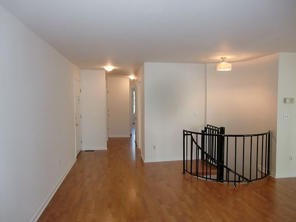5th image of 198 Cambridge Dr