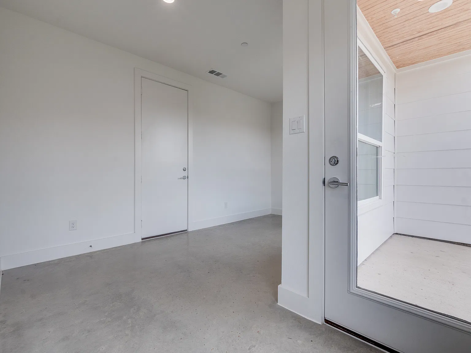 4718 Bryan St — Photo 2