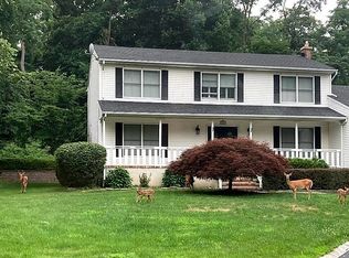 20 Village Green Ct, Middletown, NJ 07748