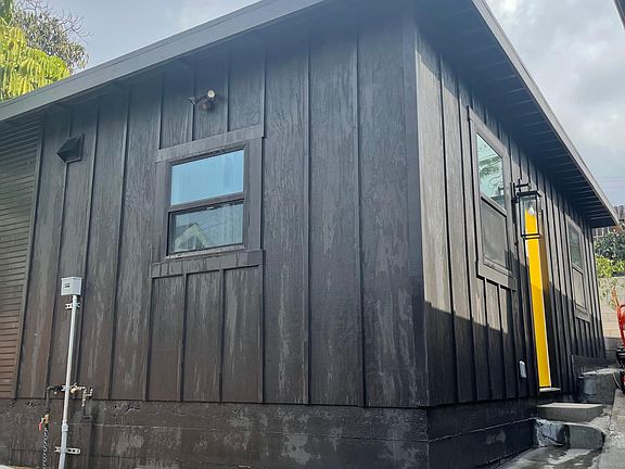 3rd image of 542 San Benito St