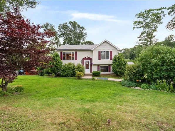 6 W Scenic View Dr, Johnston, RI 02919