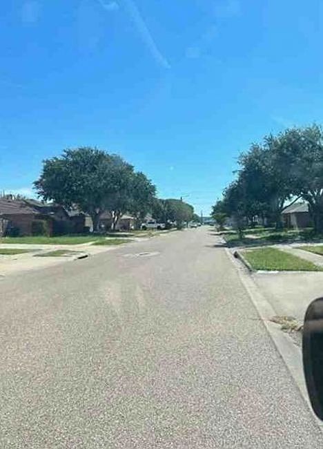 Exterior Neighborhood (street photo)