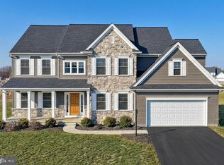 102 Berkshire Dr, Carlisle, PA 17015