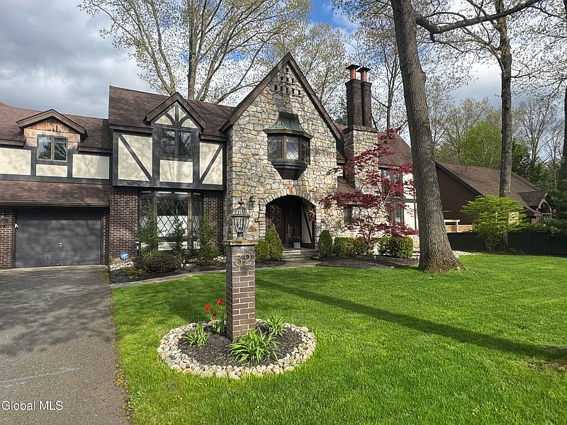 2nd image of 32 Fairway Court