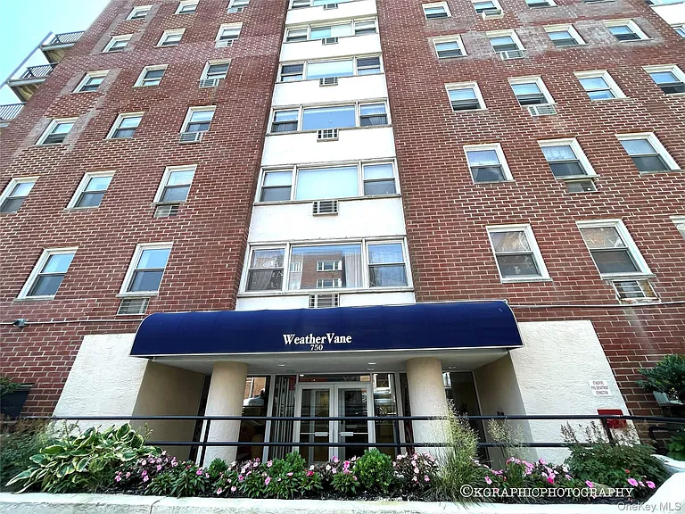 750 Shore Rd #10 — Photo 1