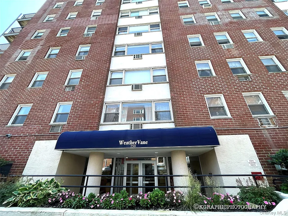 750 Shore Rd #10