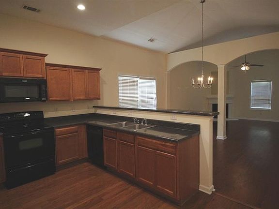 4th image of 6642 Silk Tree Pointe