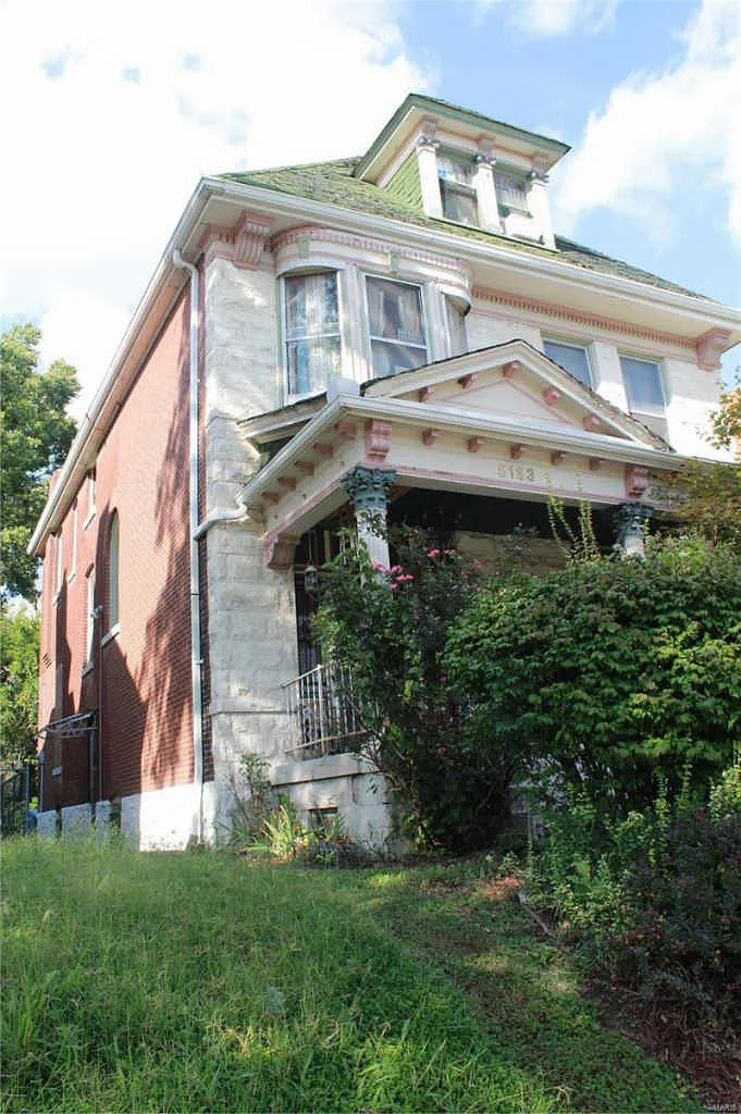 5133 Vernon Ave photo 1