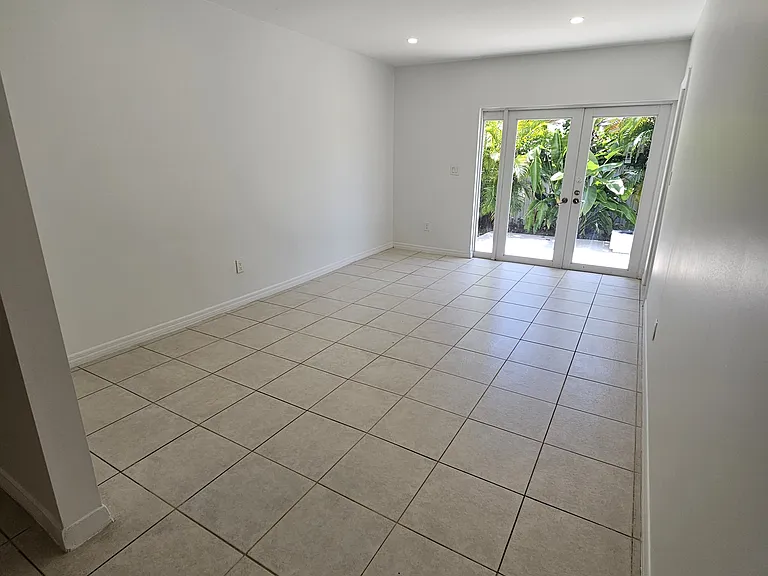 9559 Carlyle Ave #3 — Photo 5