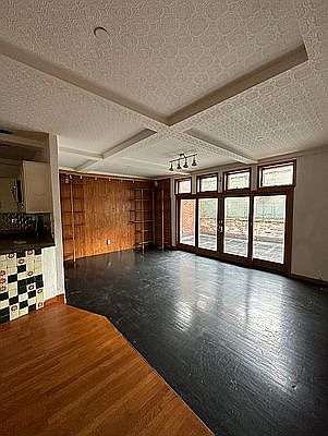3rd image of 543 1/2 E 6th St #2