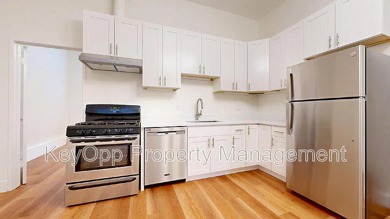 2 bed, 1.0 bath, 801 sqft, $4,250 — Photo 4