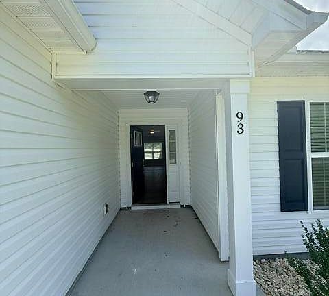 3rd image of 93 Robertson Lane