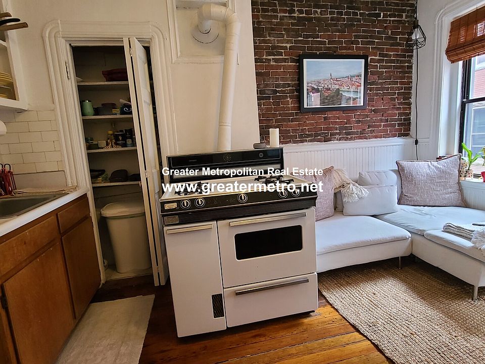 1st image of 10 Unity St APT 3