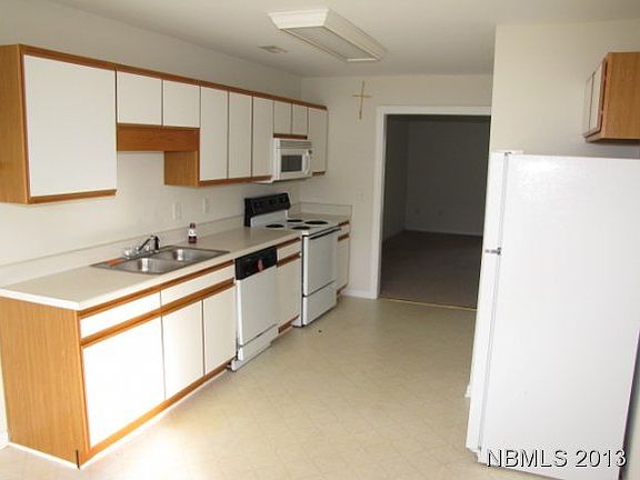 4th image of 2110 A/B A/b Oak Bend Drive