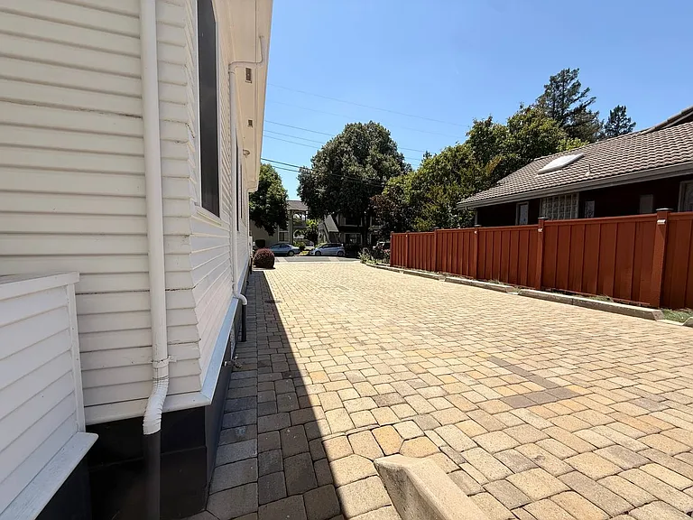 225 W Angela St — Photo 13