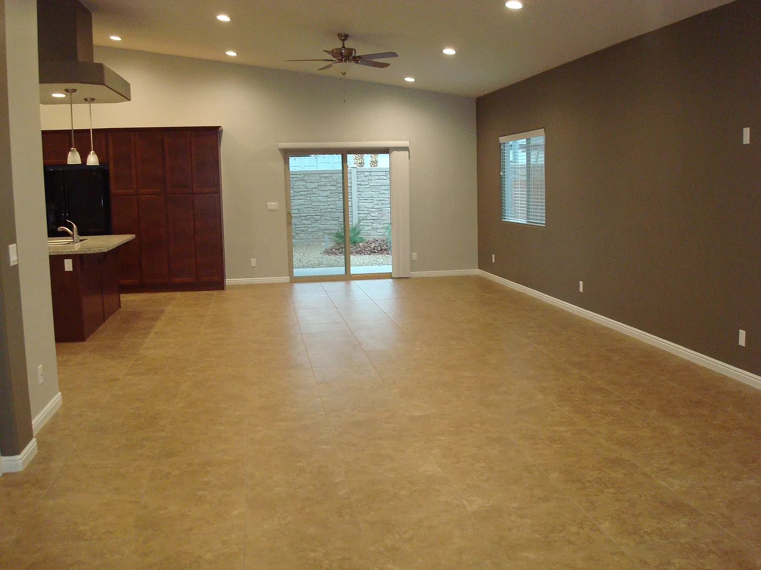 3 bed, 1844 sqft, $1,985 — Photo 3
