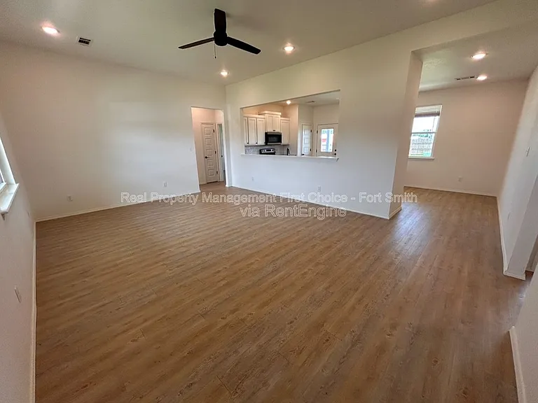 100 Countryside Way — Photo 2