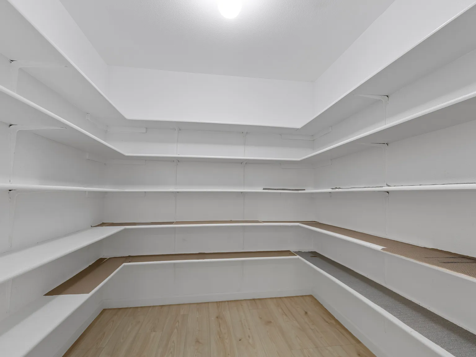 3 bed, 2156 sqft, $2,650 — Photo 2