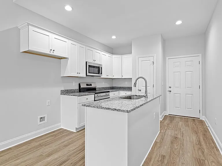 234 Lenox Cir — Photo 23