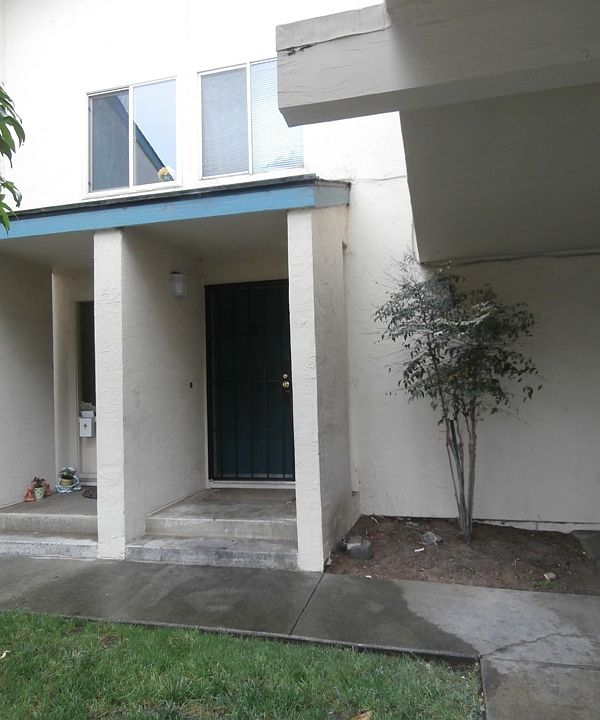 1st image of 239 Sunnyhills Dr