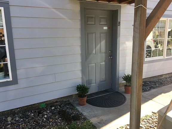 Front door to Unit B