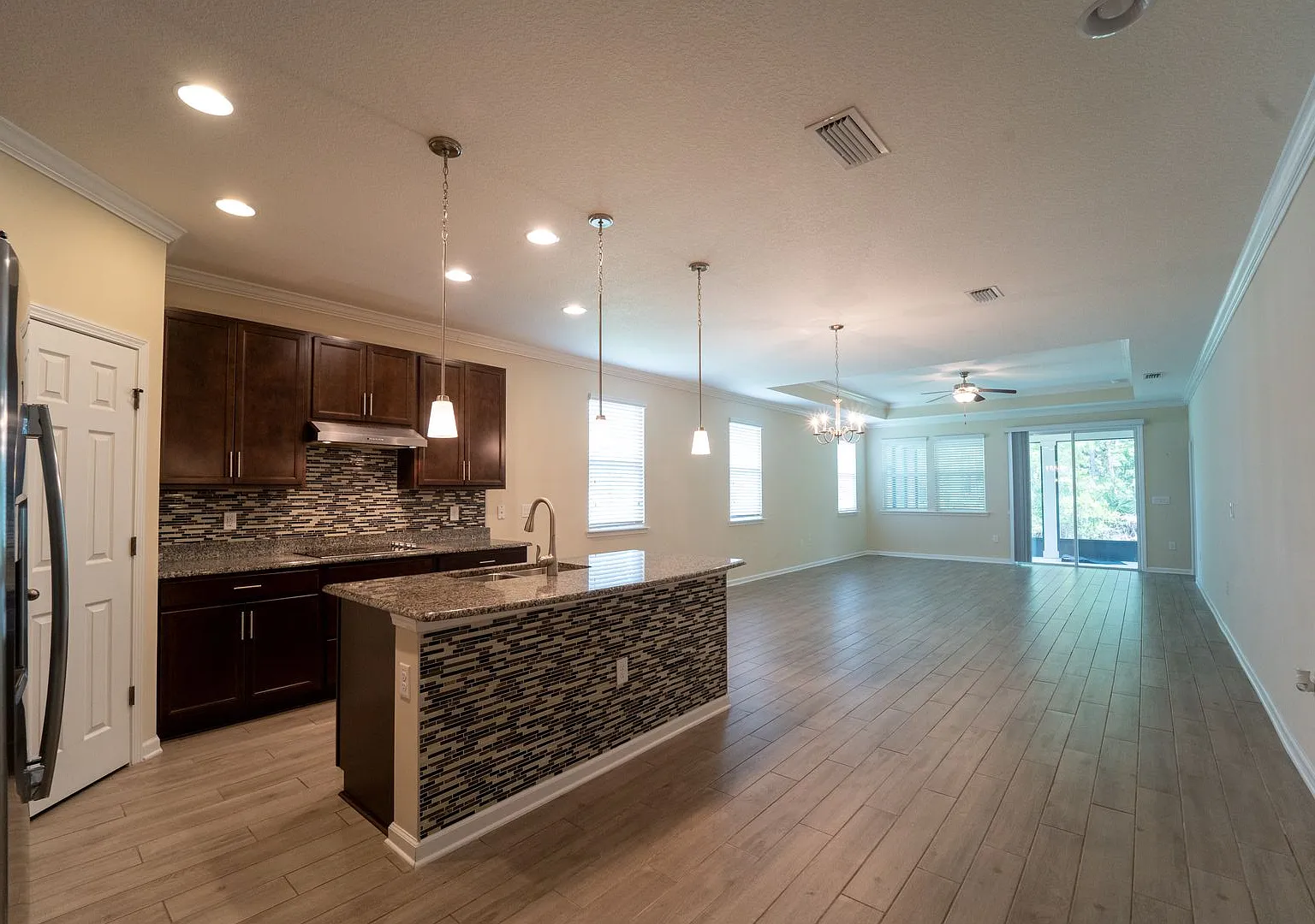 3/2 Treaty Oaks Home for Rent — Photo 2