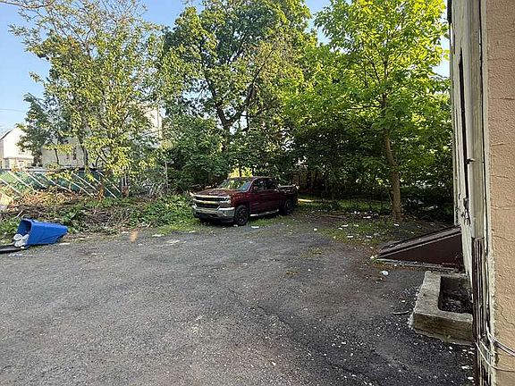 5th image of 88 Grace St Floor 1