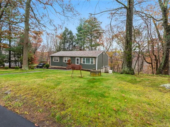 8 Carol Ann Drive, Newtown, CT 06470