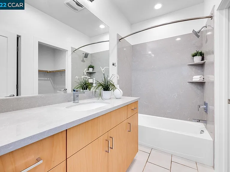 Upstairs Secondary Full Bath, walk-in to the right