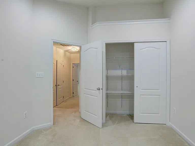 43276 Mitcham Sq — Photo 2
