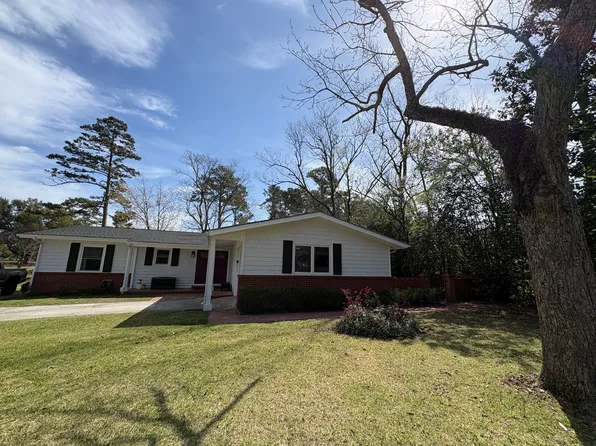 304 Camelia Rd, Trent Woods, NC 28562