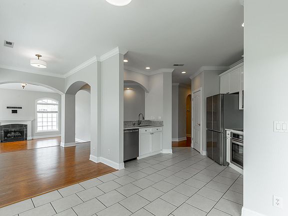 5th image of 1109 Renaissance Ct