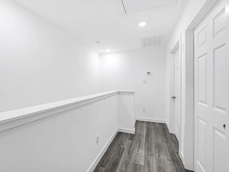 8635 Peachtree St #B — Photo 3