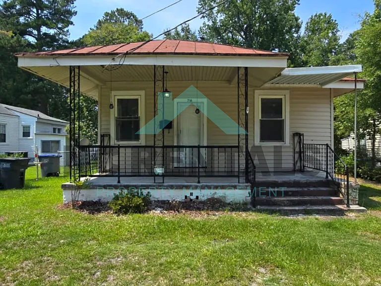 716 S Pine St — Photo 1