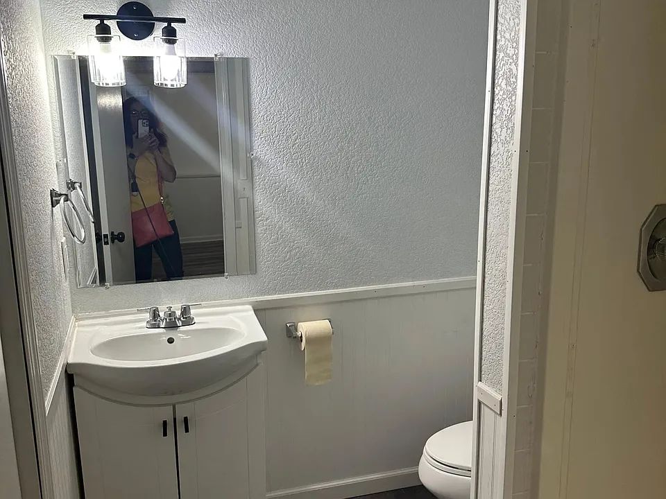 Lower level full bath