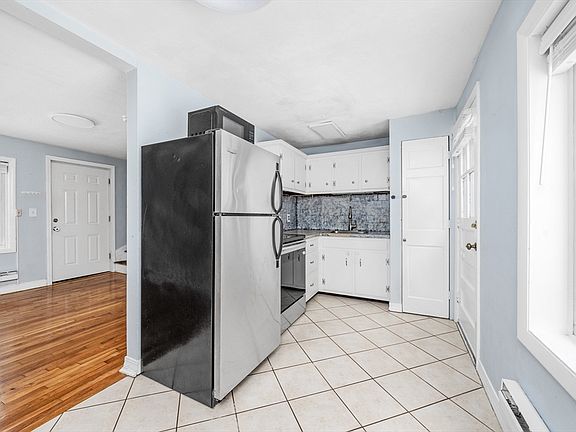 5th image of 988 Washington St APT 6