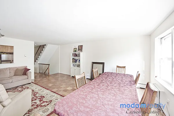 Sold by Moda Realty | media 4