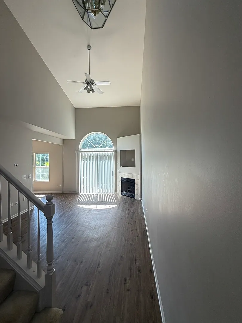 2 bed, 1.5 bath, 1145 sqft, $2,200 — Photo 2