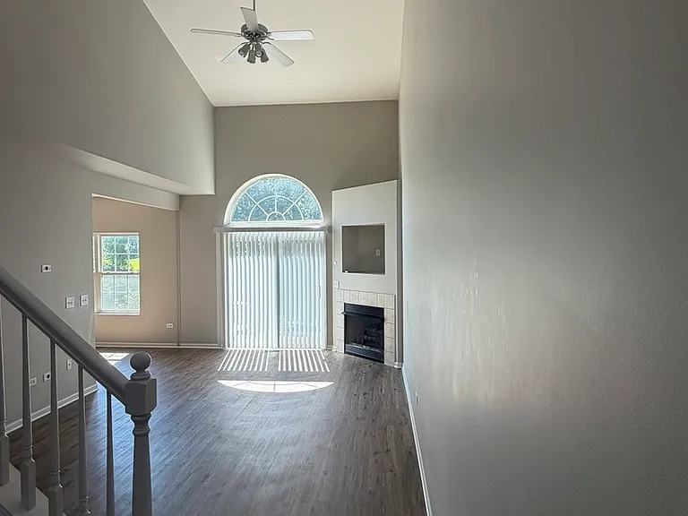 2503 Oak Tree Ln #0 — Photo 2