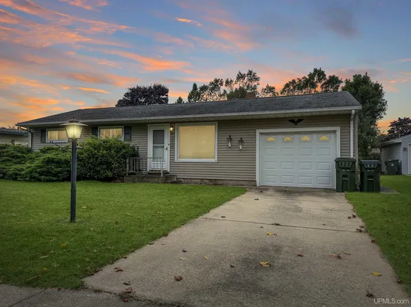 1504 S 13th St, Escanaba, MI 49829