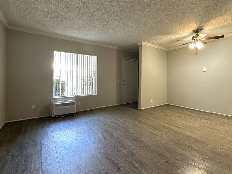 CLN - Collins Apts. — Photo 9