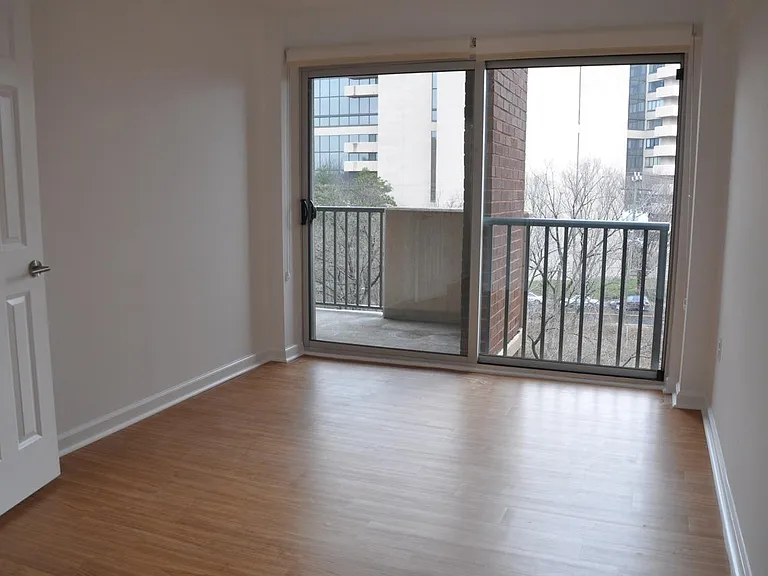 1300 Army Navy Dr #813 — Photo 9