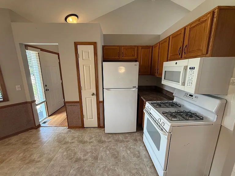 5018 Goldfinch Ln — Photo 8