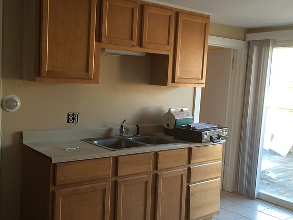 4th image of 16 Argyle Ave