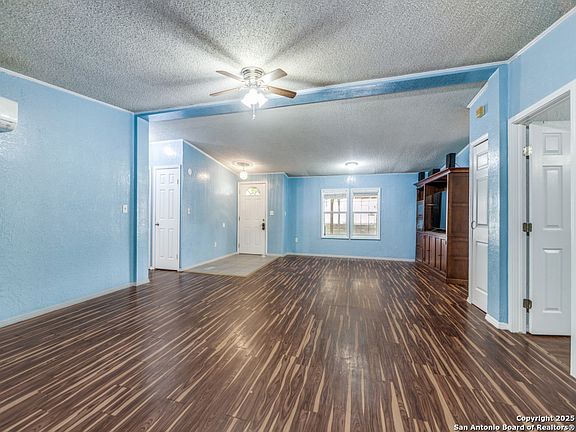 5th image of 705 Walnut Way