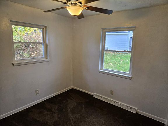 4th image of 1225 1/2 Roslyn Ave